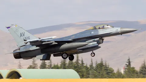 88-0516 · General Dynamics F-16C Fighting Falcon · LTAN