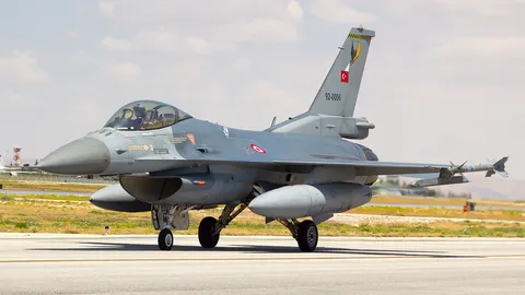 92-0006 · General Dynamics F-16C Fighting Falcon · LTAN