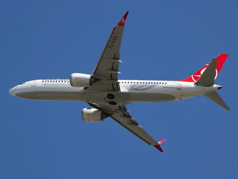 TC-LCL · Boeing 737 MAX 8 · LTFM