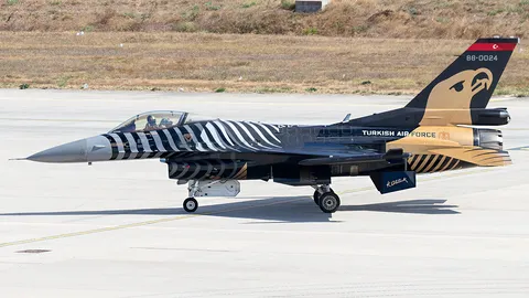 88-0024 · General Dynamics F-16C Fighting Falcon · LTBA