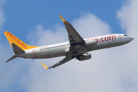 TC-AZP · Boeing 737-82R(WL) · LTFJ