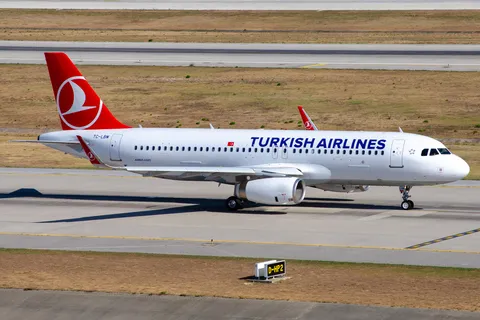 TC-LBM · Airbus A320-232 · LTFJ