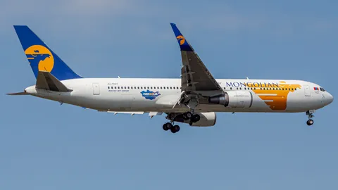 JU-1021 · Boeing 767-34G(ER) · LTFM