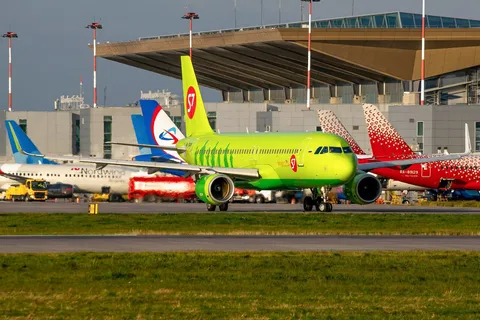 RA-73424 · Airbus A320-214 · ULLI